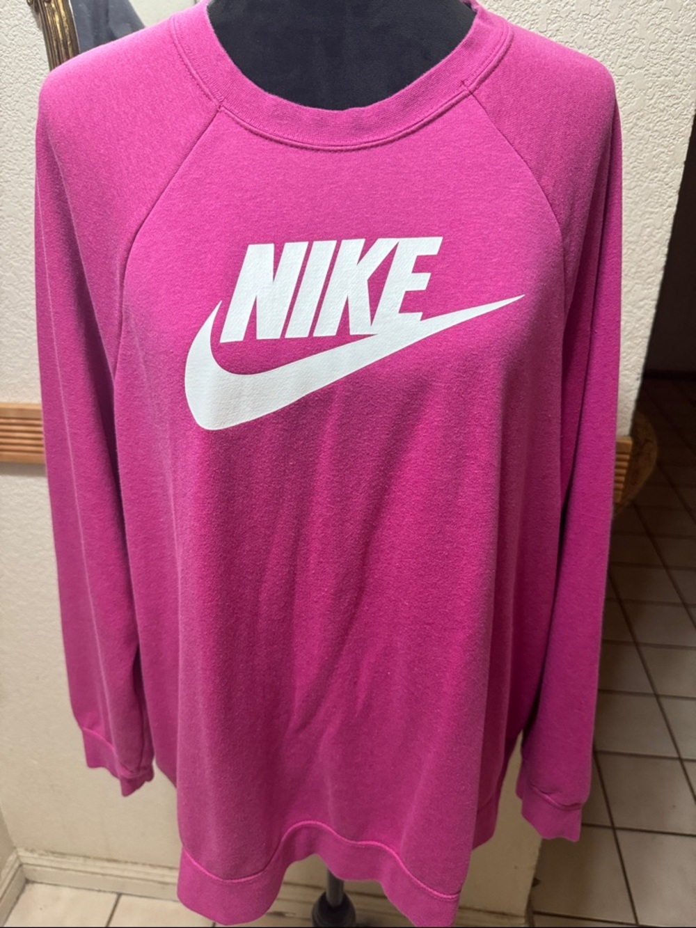 Nike fuschia Pink Crew Neck Sweatshirt with White Logo Size 2X